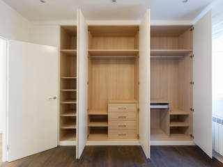 Armario Arkin Dormitorios de estilo moderno Madera Acabado en madera reforma dormitorio,armarios empotrados,armarios,reforma madrid,alta calidad