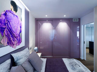 Reforma de apartamento en Madrid., Arkin Arkin Camera da letto moderna MDF Viola/Ciclamino