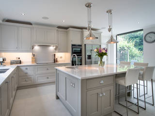 Luxurious & Elegant Kitchen by John Ladbury Kitchens, John Ladbury and Company John Ladbury and Company Bếp xây sẵn