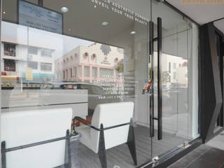 Commercial Project: ESTHECLINIC SINGAPORE (Joo Chiat), Designer House Designer House Окна и двери в колониальном стиле