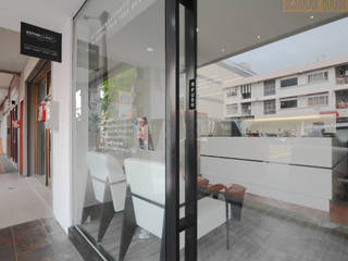 Commercial Project: ESTHECLINIC SINGAPORE (Joo Chiat), Designer House Designer House Koloniale ramen & deuren