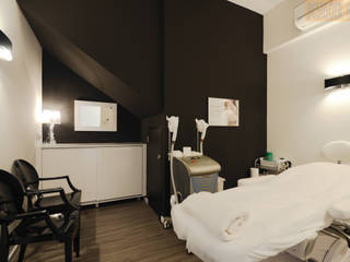 Commercial Project: ESTHECLINIC SINGAPORE (Joo Chiat), Designer House Designer House Colonial style dressing rooms