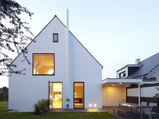 Modern und lichtdurchflutet: Einfamilienhaus am Stadtrand, Falke Architekten Falke Architekten Casas minimalistas