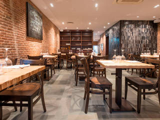 Restaurant La Bella Napoli, Silleria Verges S.A Silleria Verges S.A Commercial spaces Wood Wood effect