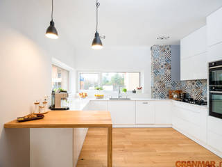 Biały blat kuchenny, GRANMAR Borowa Góra - granit, marmur, konglomerat kwarcowy GRANMAR Borowa Góra - granit, marmur, konglomerat kwarcowy Scandinavian style kitchen Quartz