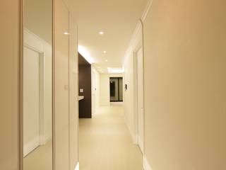 반포미도 1차 아파트 인테리어, DESIGNCOLORS DESIGNCOLORS Koridor & Tangga Modern