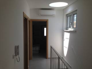 D&F House- San Marcellino, SaMi Architetti SaMi Architetti Pasillos, vestíbulos y escaleras de estilo minimalista