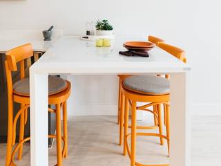 Dining zone Katie Malik Design Studio Moderne eetkamers dining zone,stool,bar table