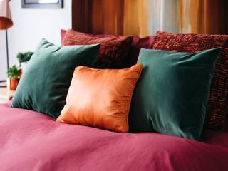 Master Bedroom cushions Katie Malik Design Studio ห้องนอน Bespoke cushions