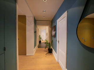 Agencement et aménagement d'un couloir de circulation, Myriam Wozniak Architecture et décoration Myriam Wozniak Architecture et décoration Couloir, entrée, escaliers modernes