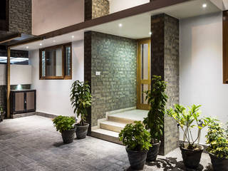 Internal Courtyard House, Rishikesh, Uttrakhand, Manuj Agarwal Architects Manuj Agarwal Architects Moderne Häuser