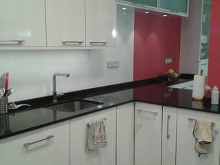 Reforma integral de cocina en Madrid, M.Angustias Terron M.Angustias Terron Modern kitchen Aluminium/Zinc