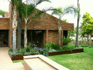 Large Family Garden, Young Landscape Design Studio Young Landscape Design Studio Jardines modernos