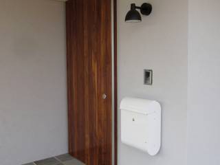 villa azumino わたしの家, アトリエ・アースワーク アトリエ・アースワーク Scandinavian style doors Wood Wood effect