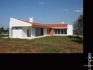 Moradia / Dwelling, Linhas Simples Linhas Simples Mediterrane Häuser
