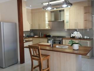 Classic melamine kitchen, SCD Group SCD Group Kitchen Wood Wood effect