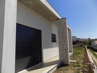 House JS, Cláudia Pinto Silva . arquitecta Cláudia Pinto Silva . arquitecta ミニマルな 家