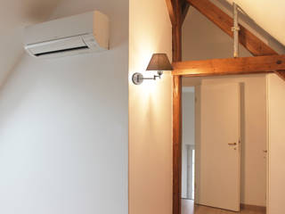 COMBLES A STRASBOURG, Agence ADI-HOME Agence ADI-HOME Modern corridor, hallway & stairs