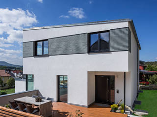 Exklusives Architektenhaus in herrlicher Aussichtslage, KitzlingerHaus GmbH & Co. KG KitzlingerHaus GmbH & Co. KG Modern home Engineered Wood White