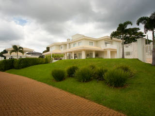 CASA H.E, Eustáquio Leite Arquitetura Eustáquio Leite Arquitetura Casas de estilo clásico