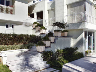 CASA B.O, Eustáquio Leite Arquitetura Eustáquio Leite Arquitetura Pasillos, vestíbulos y escaleras de estilo clásico