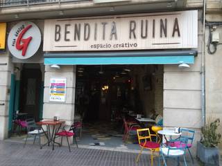 Bar Café Teatro "Bendita Ruina", Fernando Avellanas Arquitecto Fernando Avellanas Arquitecto 에클레틱 창문 & 문