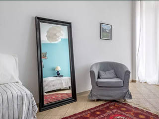 Büro mit Schlafmöglichkeit im Herzen vom Prenzlauer Berg, Smart Travel - Furnished Apartments in Berlin Smart Travel - Furnished Apartments in Berlin Спальня в стиле модерн