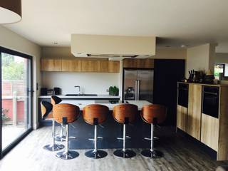 Open plan kitchen in graphite and oak, Four Space Designs Four Space Designs Cocinas de estilo minimalista Madera Acabado en madera