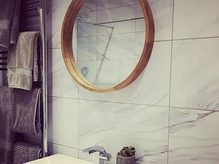 Marble and White famiy bathroom, Four Space Designs Four Space Designs Scandinavian style bathroom Marble