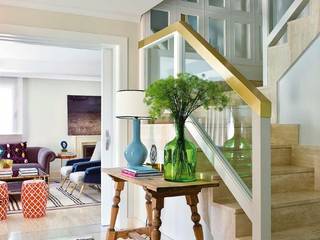 CASA VALDEMARIN 2015, BELEN FERRANDIZ INTERIOR DESIGN BELEN FERRANDIZ INTERIOR DESIGN Ausgefallener Flur, Diele & Treppenhaus
