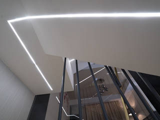 Villa Unifamiliare 300mq , T_C_Interior_Design___ T_C_Interior_Design___ Modern corridor, hallway & stairs
