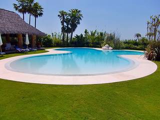 homify Piscinas de estilo tropical