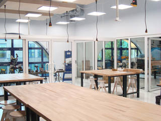 Design Center w American School of Warsaw, IN IN 상업공간 솔리드 우드 멀티 컬러