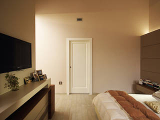 Villa a Calcinato (BS), AM SERRAMENTI AM SERRAMENTI Classic style doors Wood Wood effect Doors