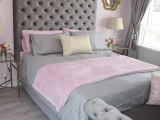 Fit for a Queen: Pink, Grey & Gold Bedroom, Tamsyn Fowler Interiors Tamsyn Fowler Interiors Klasyczna sypialnia