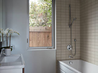 San Carlos Midcentury Modern Remodel, Klopf Architecture Klopf Architecture Moderne Badezimmer