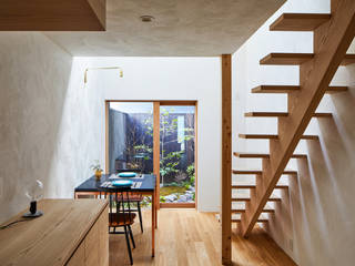 京の町屋 改修, 一級建築士事務所 こより 一級建築士事務所 こより 现代客厅設計點子、靈感 & 圖片 White