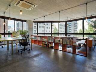 CHI CHI 名古屋OFFICE, 一級建築士事務所 こより 一級建築士事務所 こより Media room Multicolored