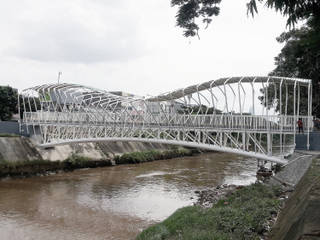 Jembatan Penyeberangan Orang Jayakarta, MahaStudio and Partner:modern oleh MahaStudio and Partner, Modern