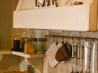 SHABBY CHIC DESIGN, RI-NOVO RI-NOVO オリジナルデザインの キッチン 木 白色