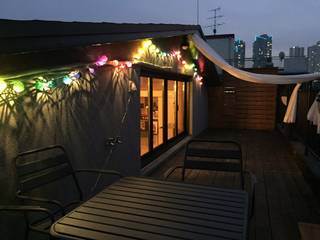 Narae Bar 나래바, 캐러멜라운지 캐러멜라운지 Balcones y terrazas modernos