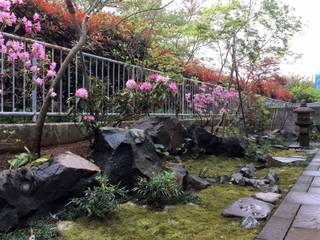 M邸, 庭咲桜（にわざくら） 庭咲桜（にわざくら） Jardines de estilo ecléctico