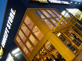 Snickers Workwear Store in Kaltenkirchen, bksn architektur innenarchitektur bksn architektur innenarchitektur Espacios comerciales Madera Acabado en madera