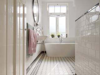 Renovatie woning Admiraal de Ruijterweg, studiopops studiopops Modern style bathrooms Tiles