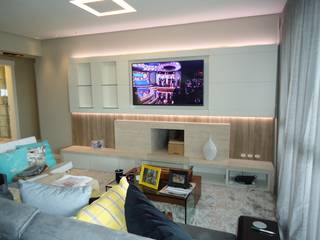 Home theater e lareira, Patrícia Steigleder Arquitetura Reformas e Interiores Patrícia Steigleder Arquitetura Reformas e Interiores Salas de estar modernas