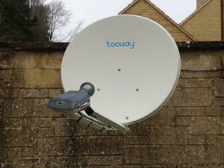 Satellite Broadband Lechlade, Lechlade Aerials Lechlade Aerials Soggiorno moderno Metallo