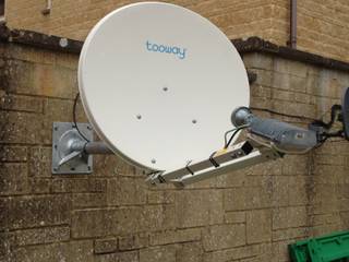 Satellite Broadband Lechlade, Lechlade Aerials Lechlade Aerials Livings de estilo moderno Metal