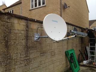 Satellite Broadband Lechlade, Lechlade Aerials Lechlade Aerials Modern living room Metal