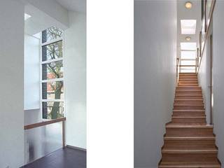 Nieuwbouw stadsvilla, Studio Blanca Studio Blanca Modern corridor, hallway & stairs