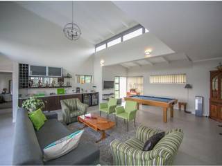 Private Residence, Helderfontein Estate, Fourways, South Africa, Gelding Construction Company (PTY) Ltd Gelding Construction Company (PTY) Ltd Modern living room